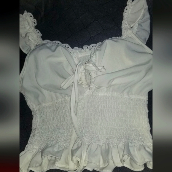 Cute white ruffled crop top - Picture 1 of 1